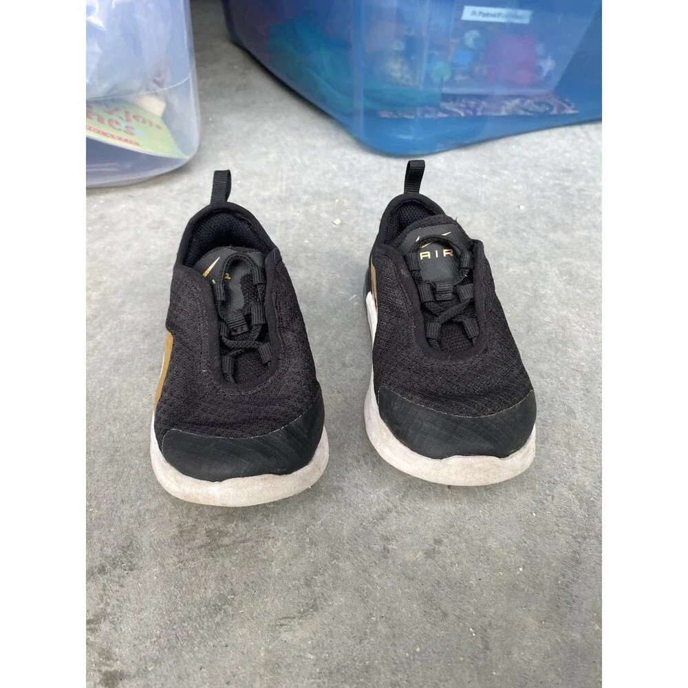 Nike Air Max Motion 2 Black Metallic Gold Kids Shoes 7C